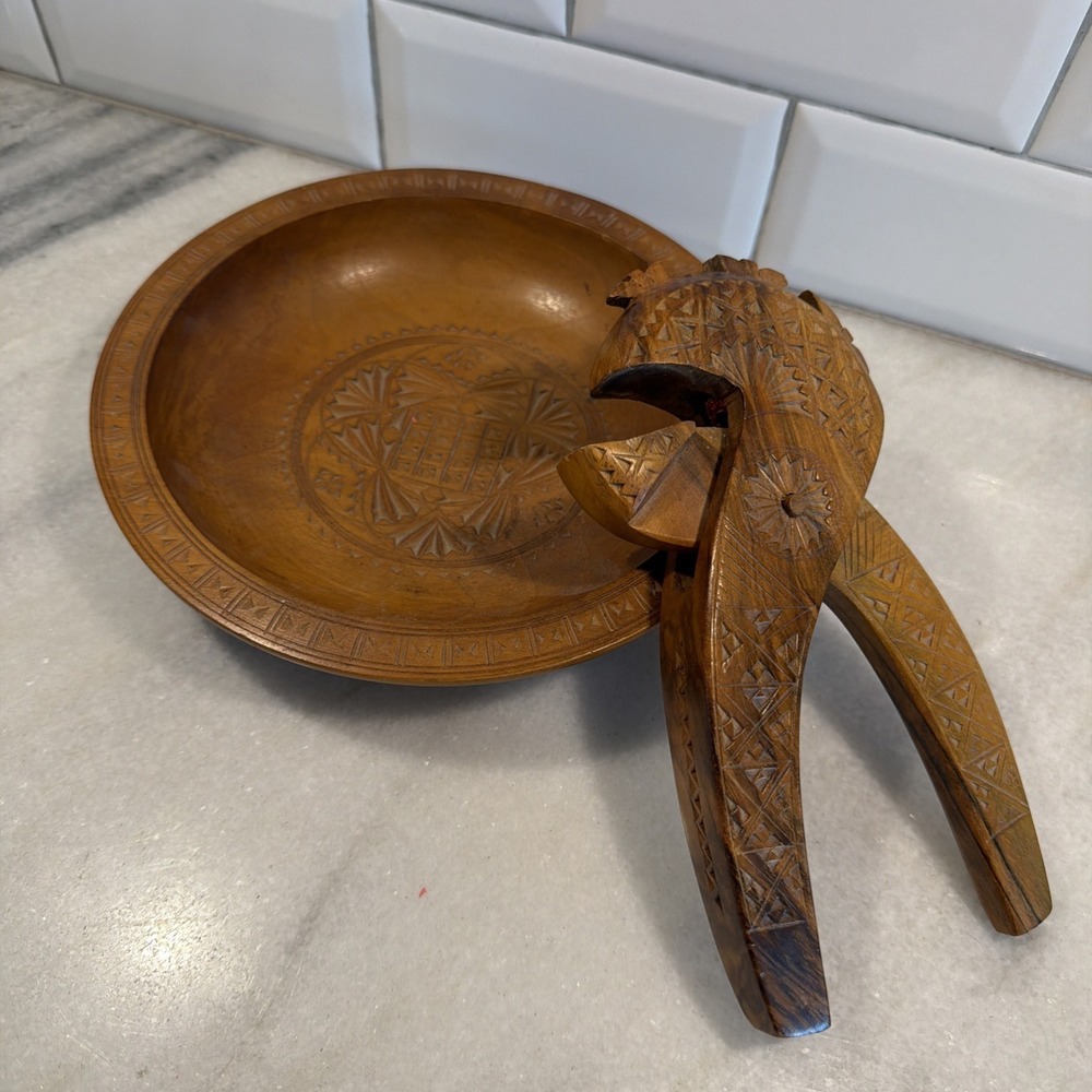 Vintage Folk Art Wood Carved Nut Cracker With Carved Wood Bowl GW994